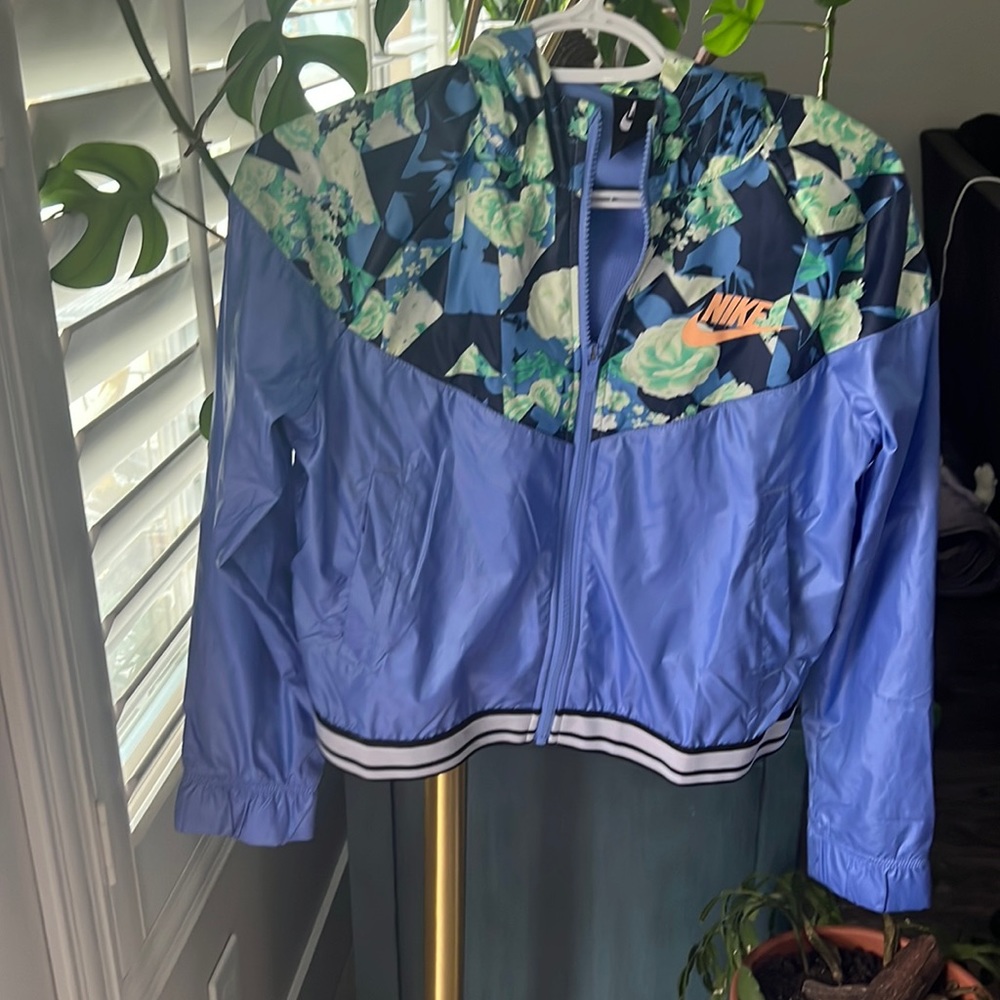 ⚪️⚪️EUC Nike girls windbreaker